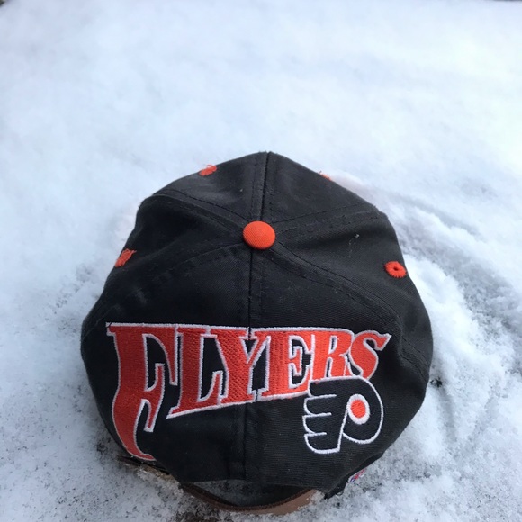 Philadelphia Flyers strap back by the game - Picture 3 of 4